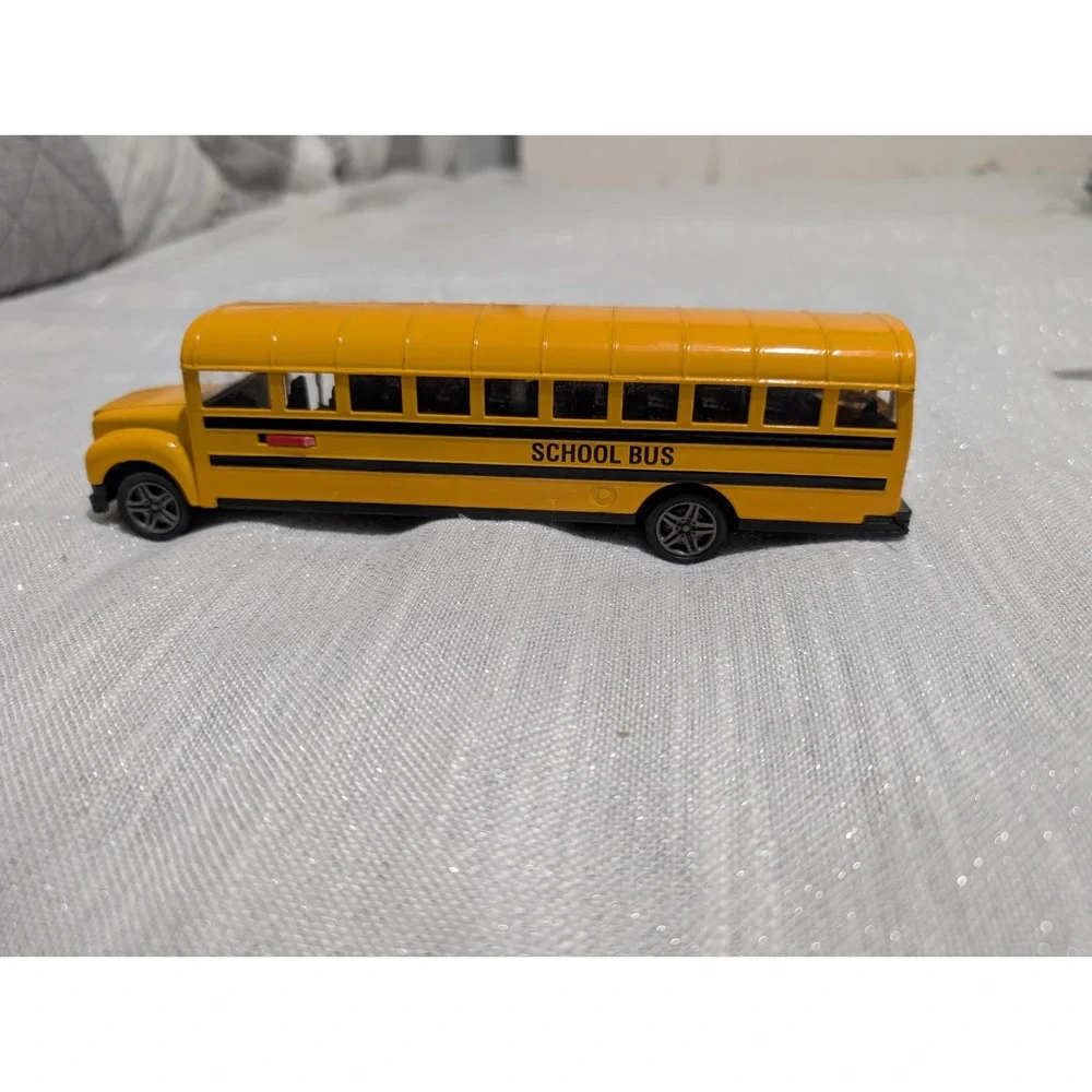 Yellow School Bus 8.5